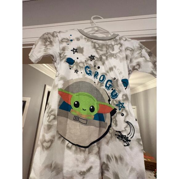 Star Wars (“Baby Yoda”) Tie-Dye Pajama Set Size 5T - Picture 5 of 9